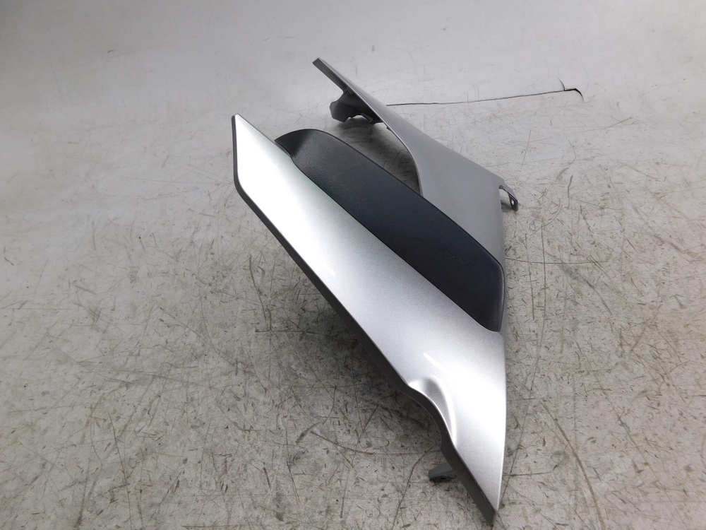 Пластик боковой правый Honda NC700X RC63 64385-MGS-D300