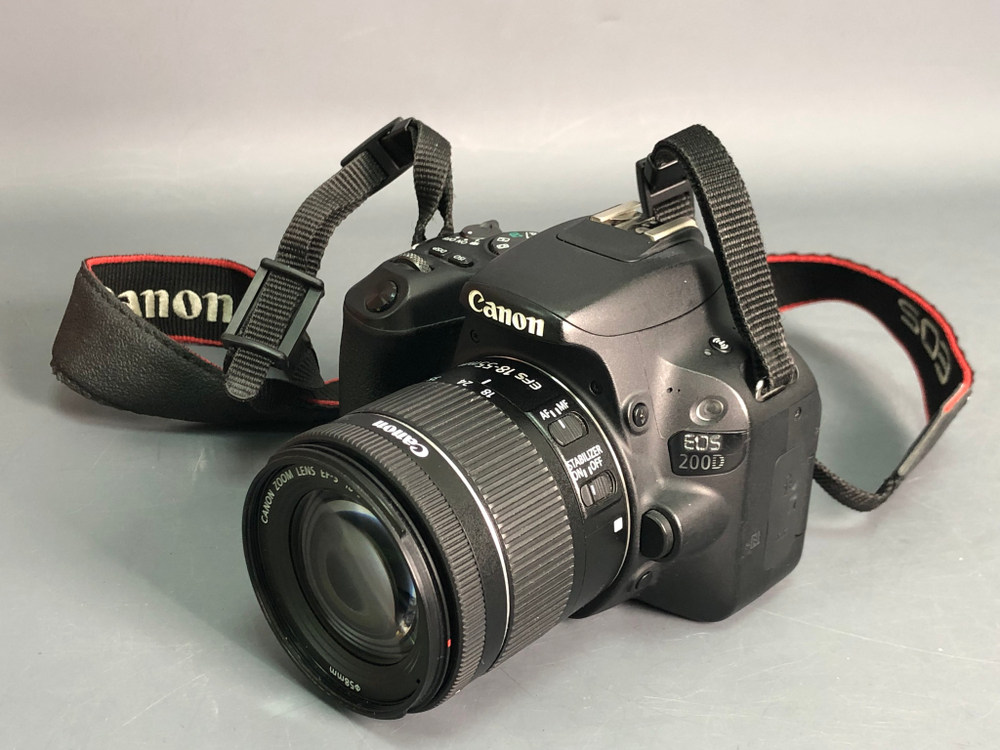 Canon 200D Kit 18-55mm IS STM 60.000 кадров