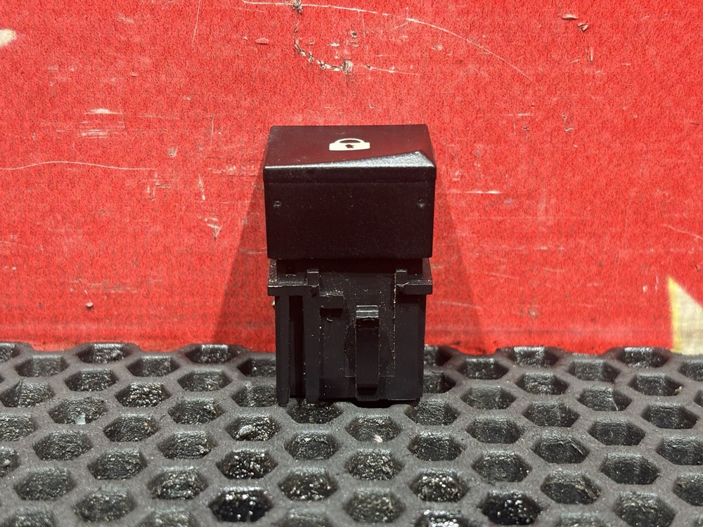 Кнопка центрального замка