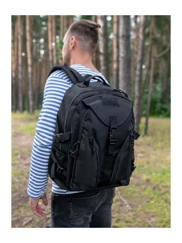 Рюкзак с двумя косыми карманами спереди (черный)