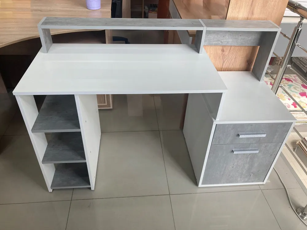 Стол комп Лайф белый/бетон