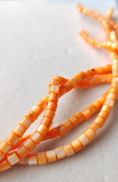 9526-о Перламутр оранжевый, шайба, 4х2 мм, нить 19см