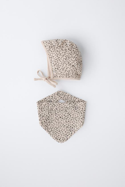 ZARA КОМПЛЕКТ ЧЕПЧИК И НАГРУДНИК С АНИМАЛИСТИЧНЫМ ПРИНТОМ, ЭКРЮ