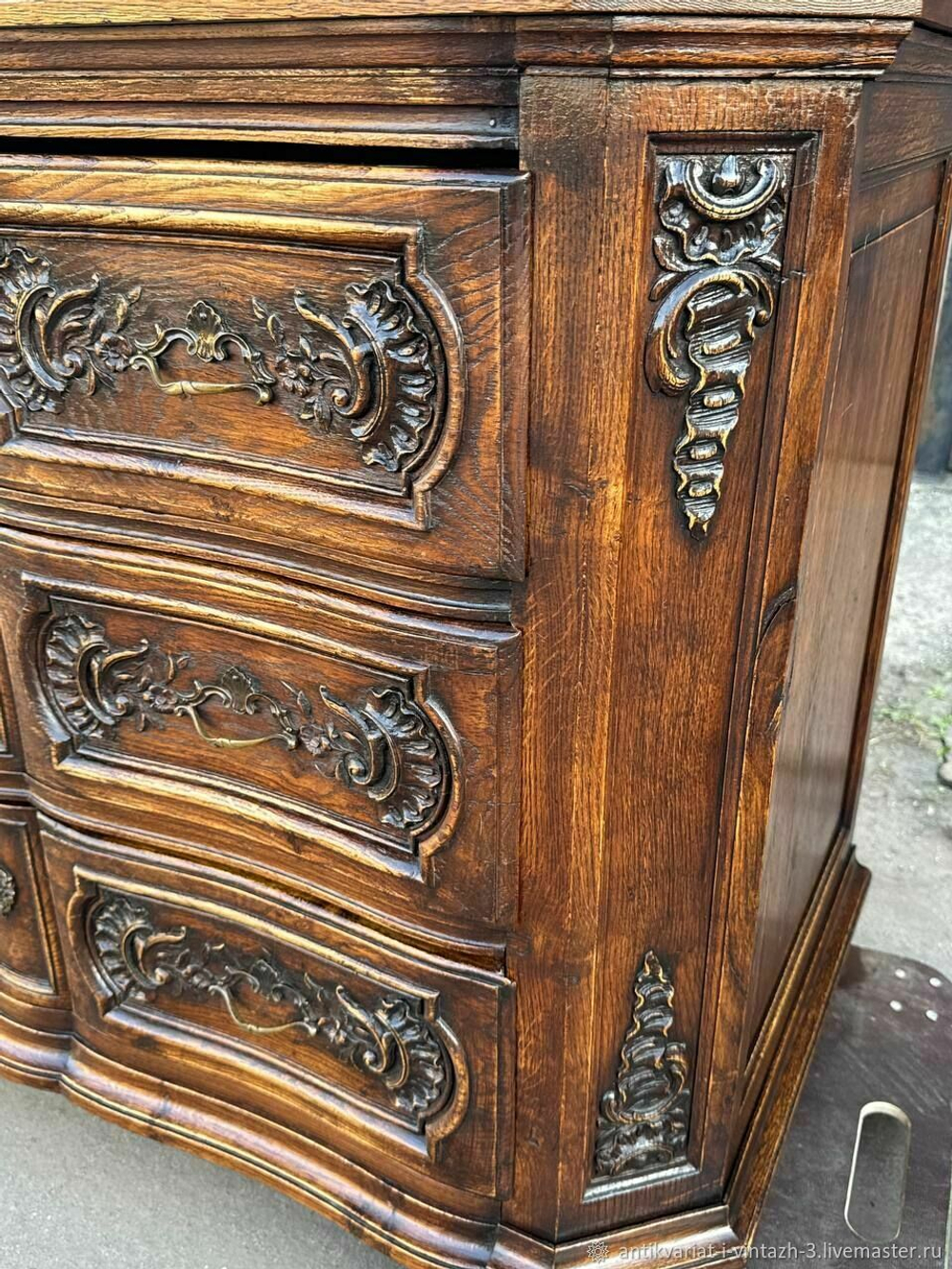Старинный комод из дуба