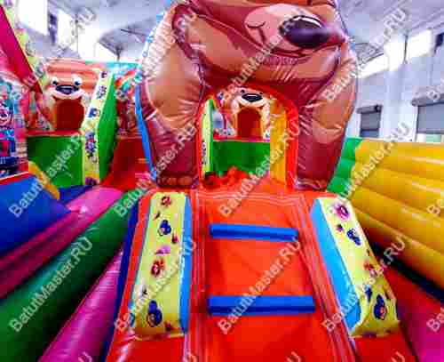 Коммерческий батут "В погоне за медведем",вход слева, 10*6,3*3 м