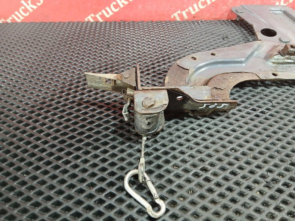 Кронштейн спойлера шасси передний левый