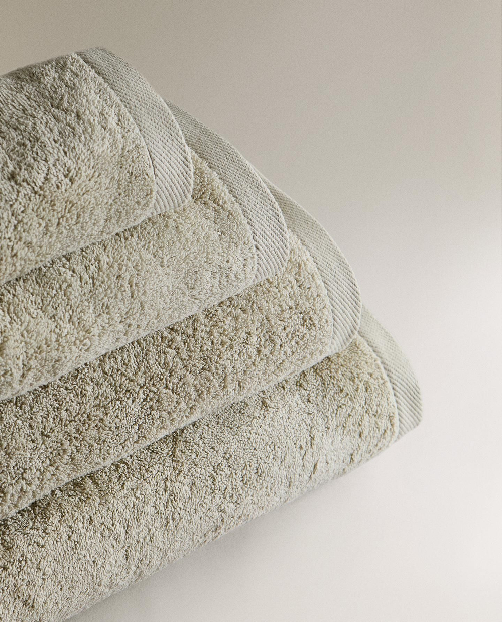 Zara Home - Гладкое махровое хлопковое банное полотенце (500 гхм2), зеленый, 50х90 см