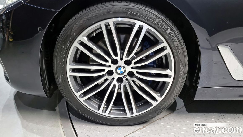 BMW 5 Series (G30) 530i M Sports Plus (09.2019)