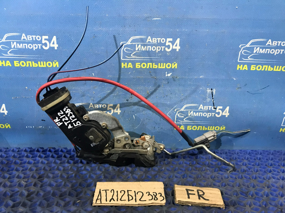 Замок двери передней правой TOYOTA CARINA 1996-2001