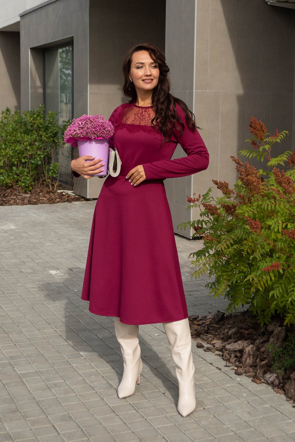 Платье бордовое с кружевом из вискозы