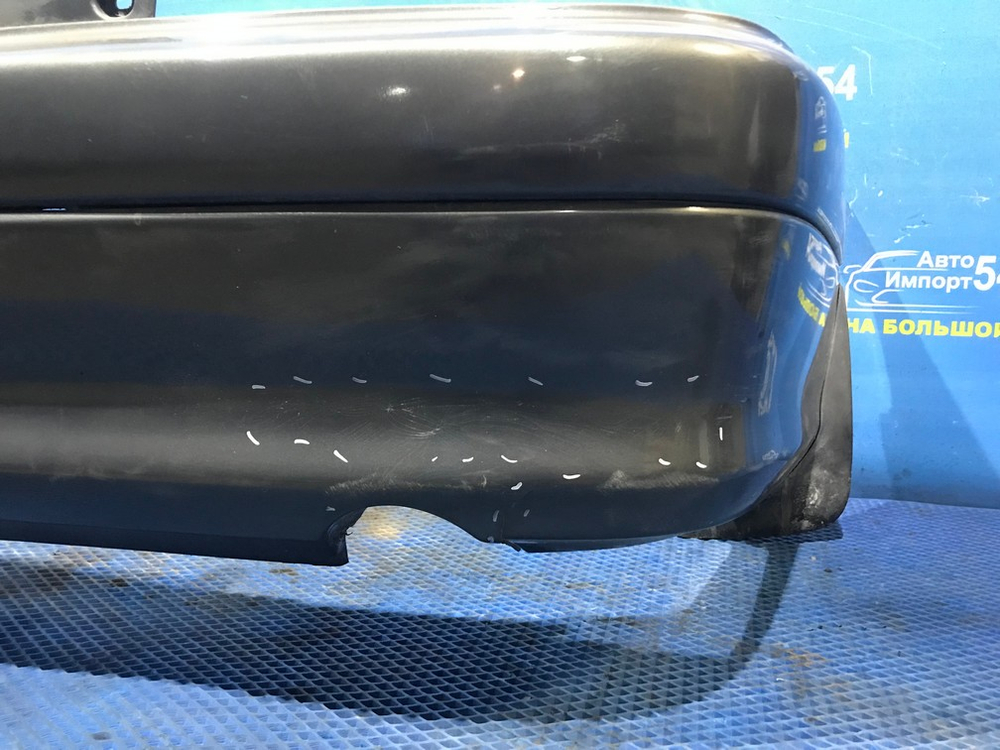 Бампер задний TOYOTA AVENSIS 2001