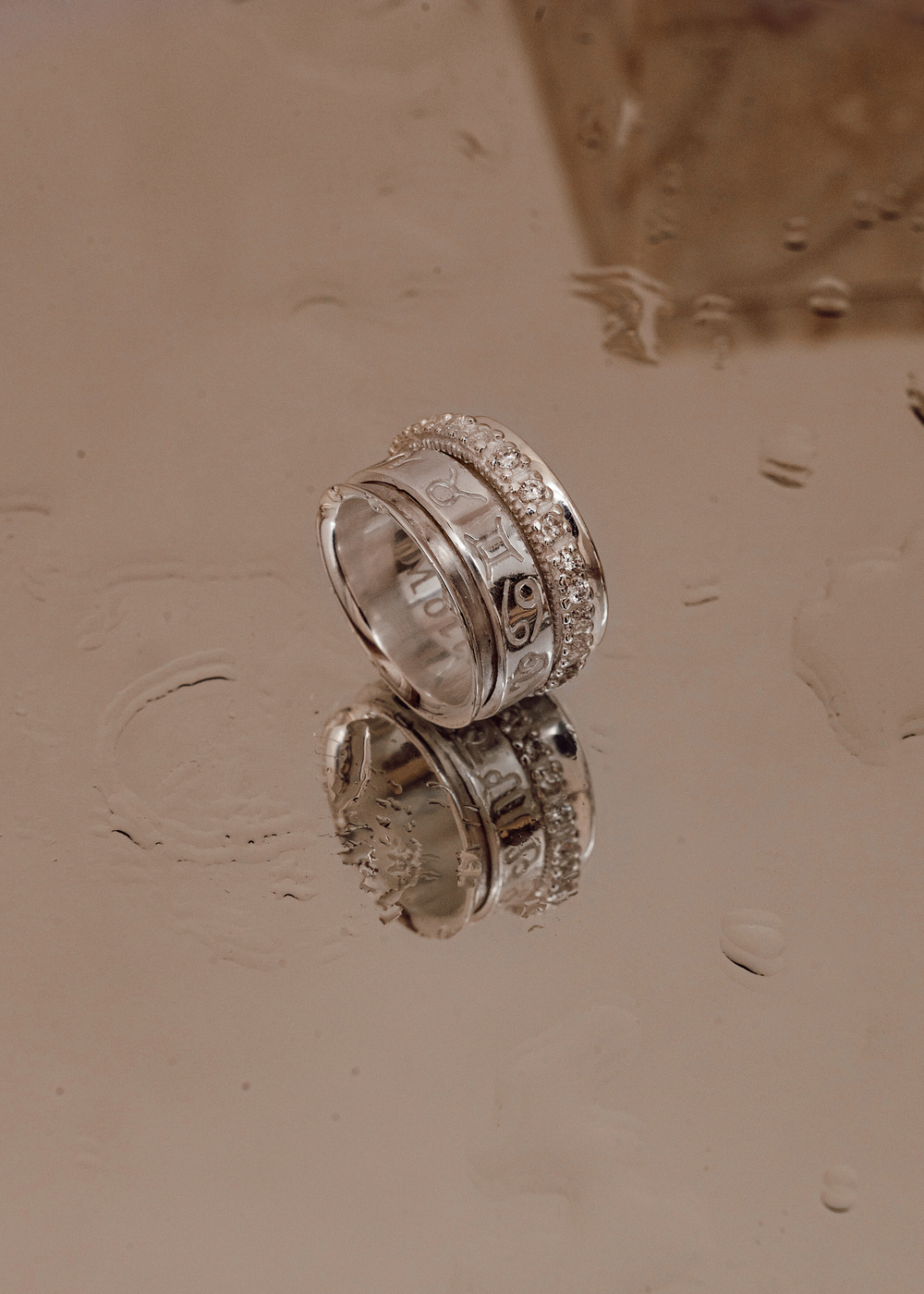 Кольцо «Зодиак» с белыми цирконами