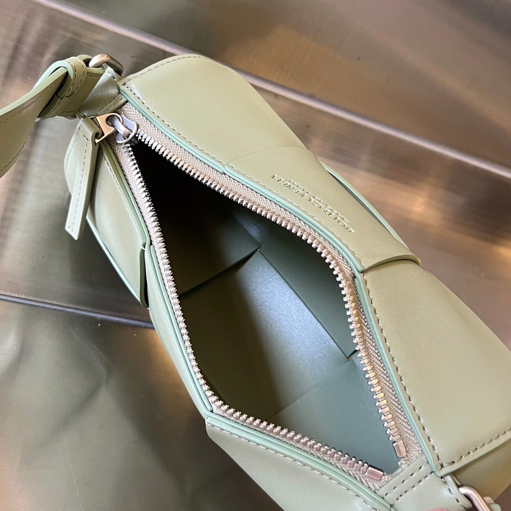 Bottega Veneta Small Canette 21 cm