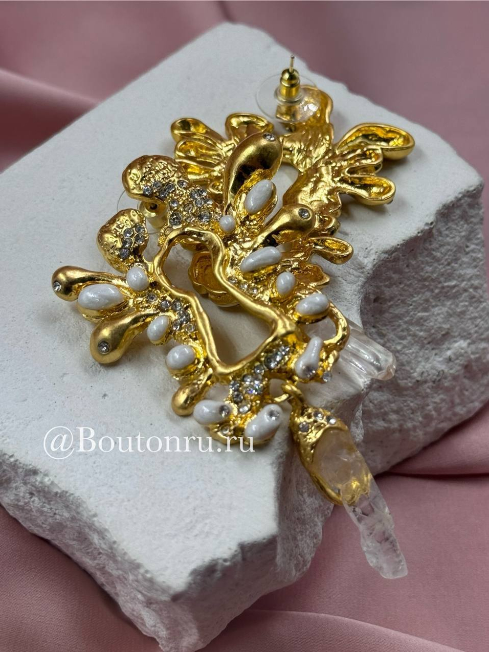 Серьги золотые с замочной скважиной со стразами и кристаллом Скиапар.