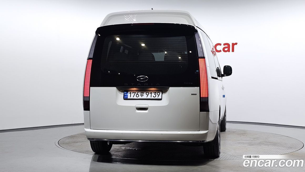 Hyundai Staria 4WD Lounge 7-и местный (06.2023)