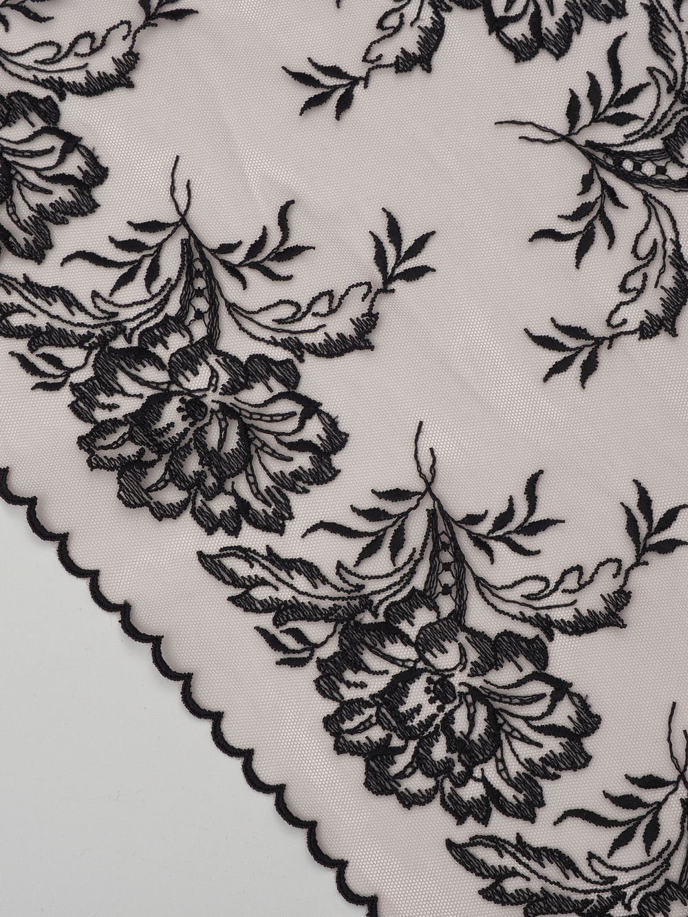 Кружево вышивка на сетке серебристый пион с черным неэластичная ширина 27 см