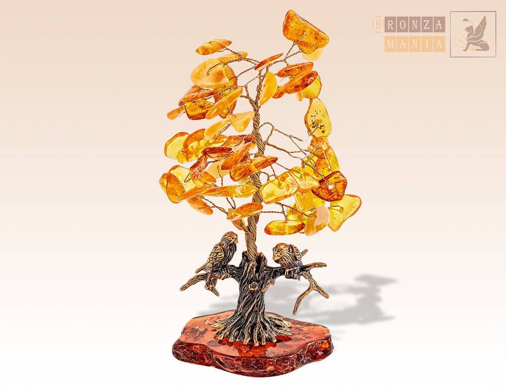 фигурка Птички под деревом на янтаре