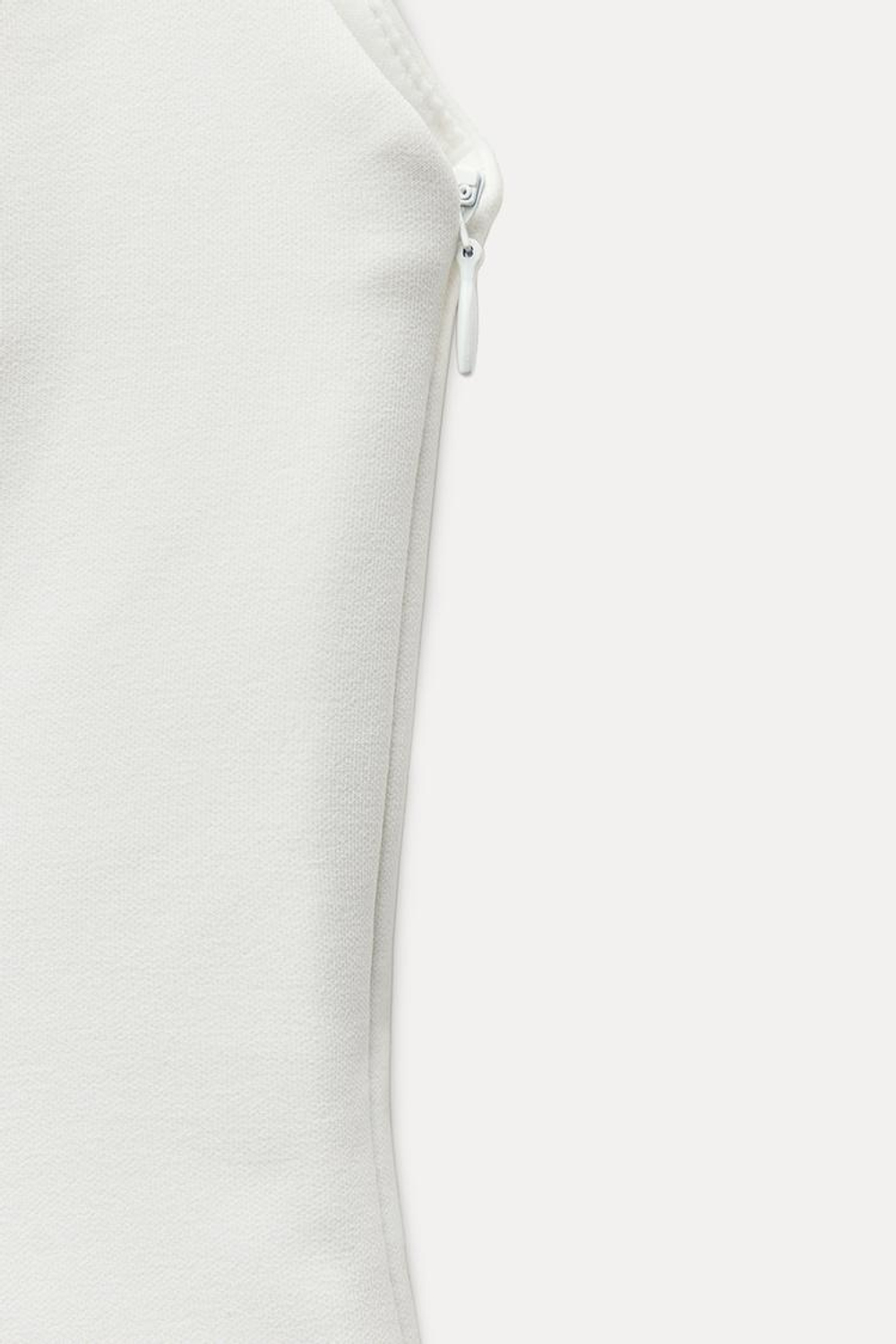 ZARA ТОП ИЗ ЭЛАСТИЧНОЙ ТКАНИ С БАСКОЙ, БЕЛЫЙ