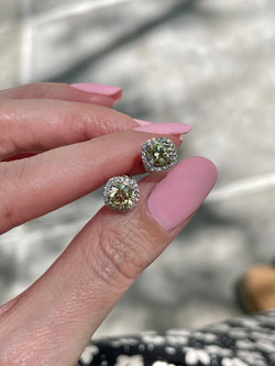 Серьги-гвоздики желтые с белой обсыпкой