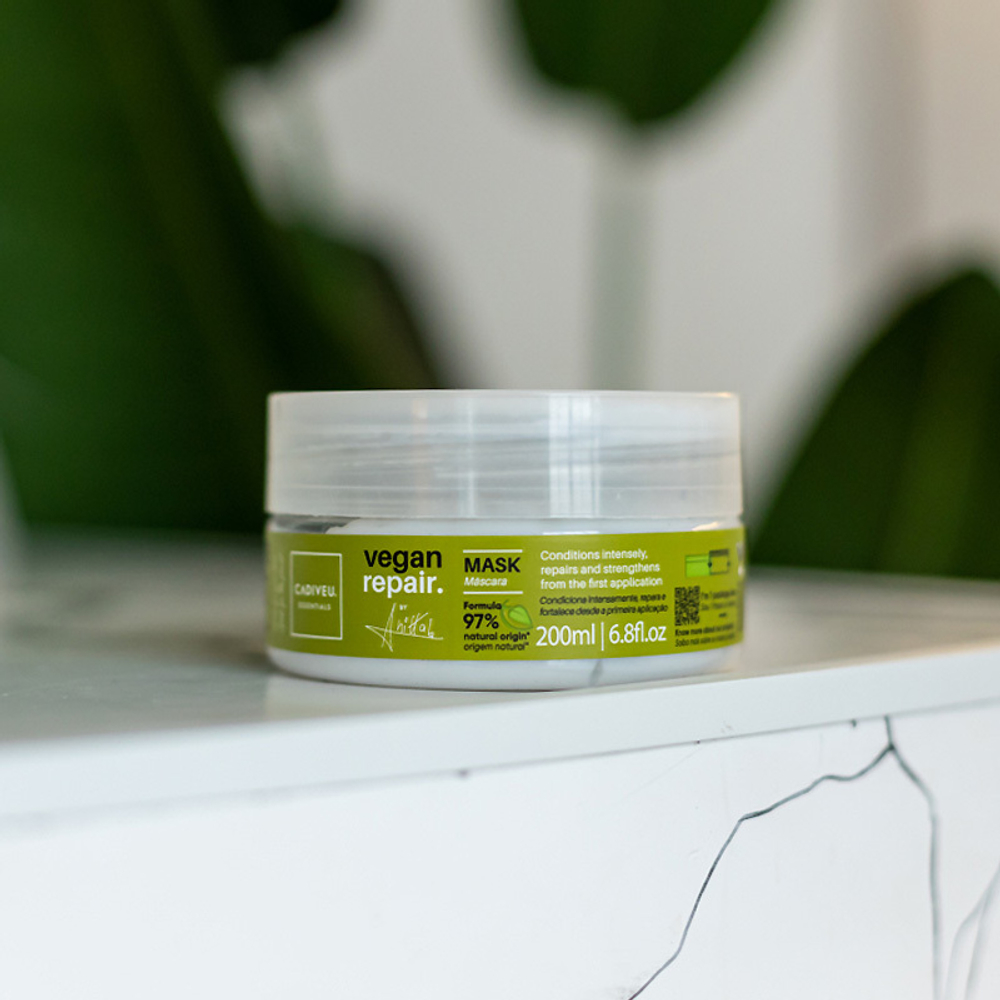 Маска для восстановления волос Vegan Repair Cadiveu Essentials Mask, 200 мл.