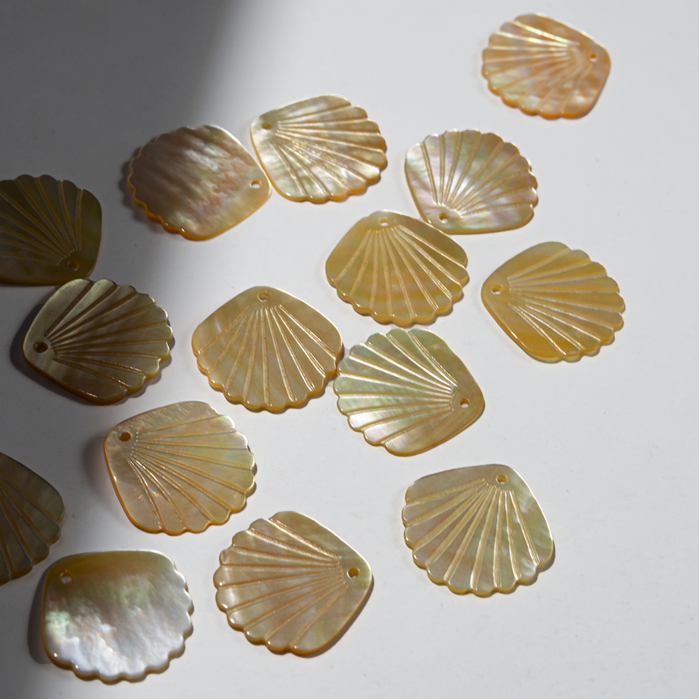 Ракушка из золотистого перламутра речных ракушек, 23мм
