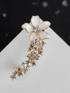 Серьга "Каффа" цветок изящный, цвет белый в золоте