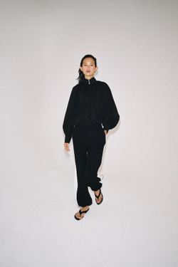 ZARA БРЮКИ-ДЖОГГЕРЫ С ПОЛОСАМИ ПО БОКАМ — ZW COLLECTION, ЧЕРНЫЙ