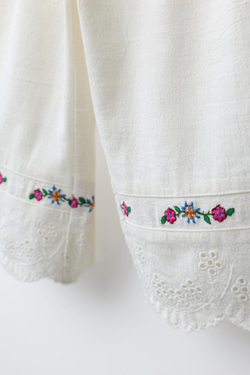 ZARA БРЮКИ-КЮЛОТЫ ИЗ ХЛОПКА И ЛЬНА С ВЫШИВКОЙ В ВИДЕ ЦВЕТОВ, ЭКРЮ