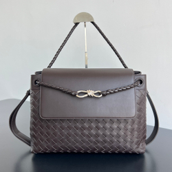 Bottega Veneta Medium Andiamo Messenger 37 cm
