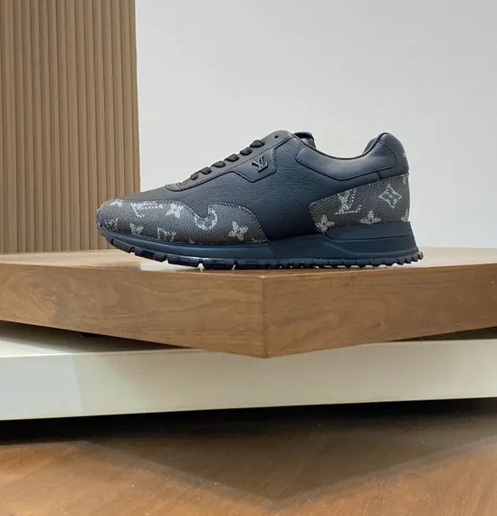 Кроссовки LOUIS VUITTON RUN AWAY,черный