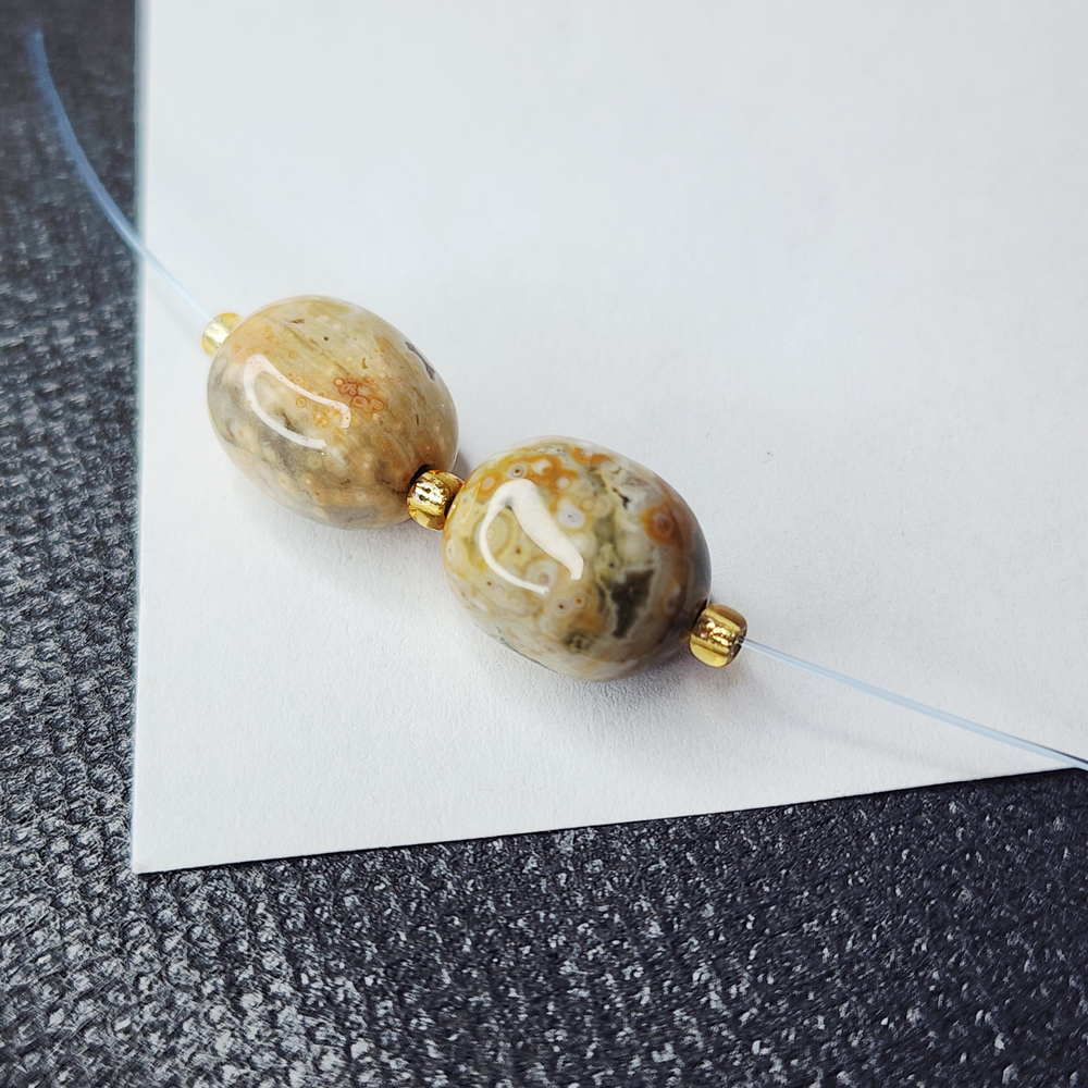 Океаническая яшма, риолит, крупная галтовка, ~15 мм, подобранный набор, цена за пару на фото