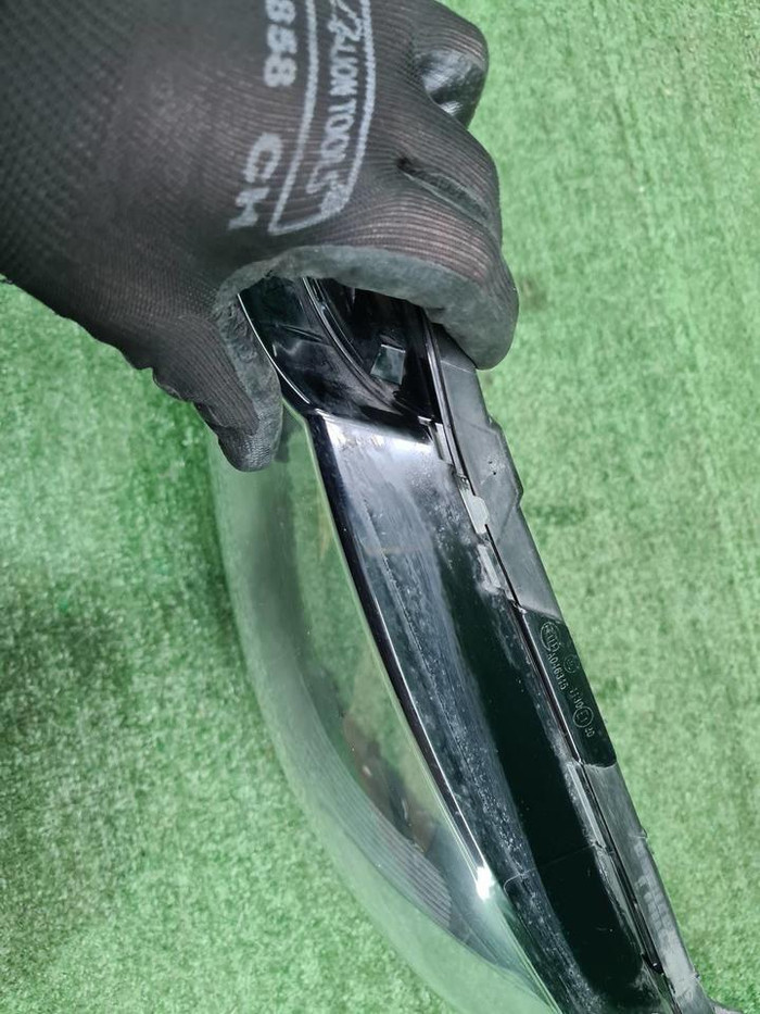 Стекло фары левое Mercedes E W213 (2016-2021)