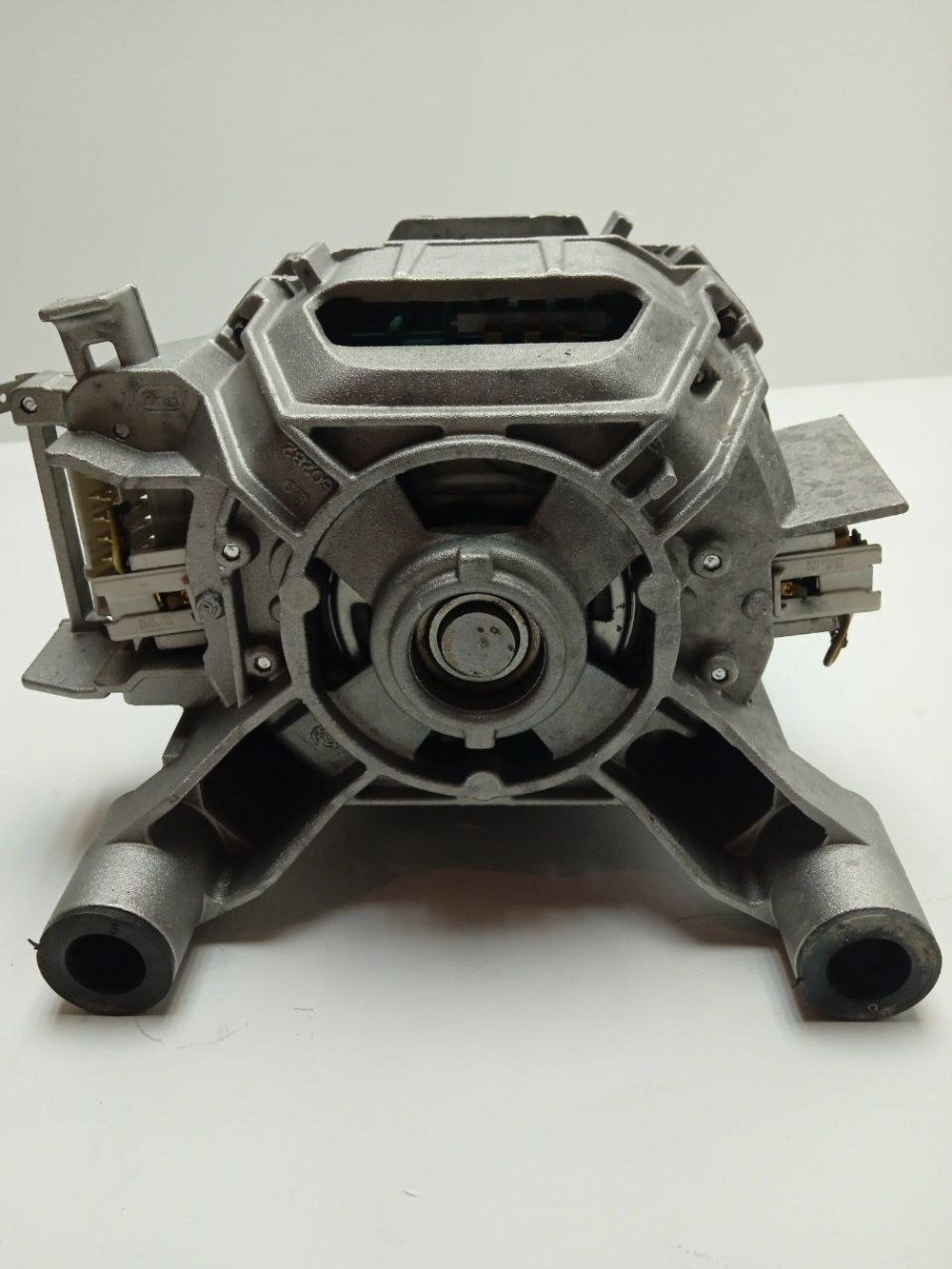 WLG20240OE кт2 Двигатель для стиральной машины Bosch Siemens б/у 6 контактов