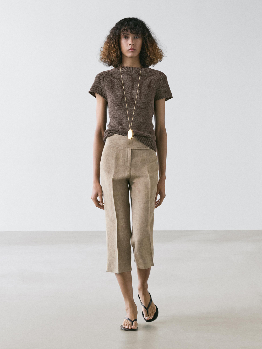 Massimo Dutti Трикотажный свитер в рубчик с короткими рукавами, коричневый