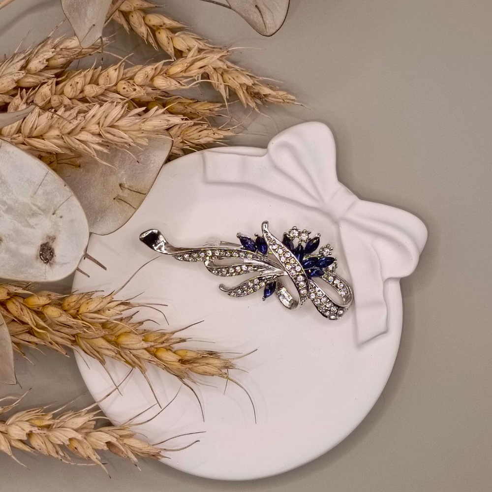 Брош "Нежный бант со стразами"