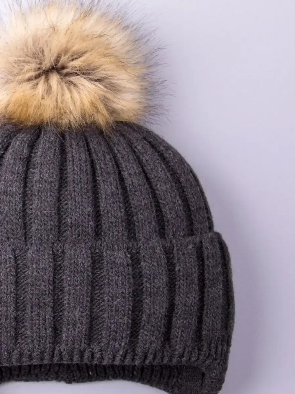 Шапка детская зимняя вязаная с помпоном