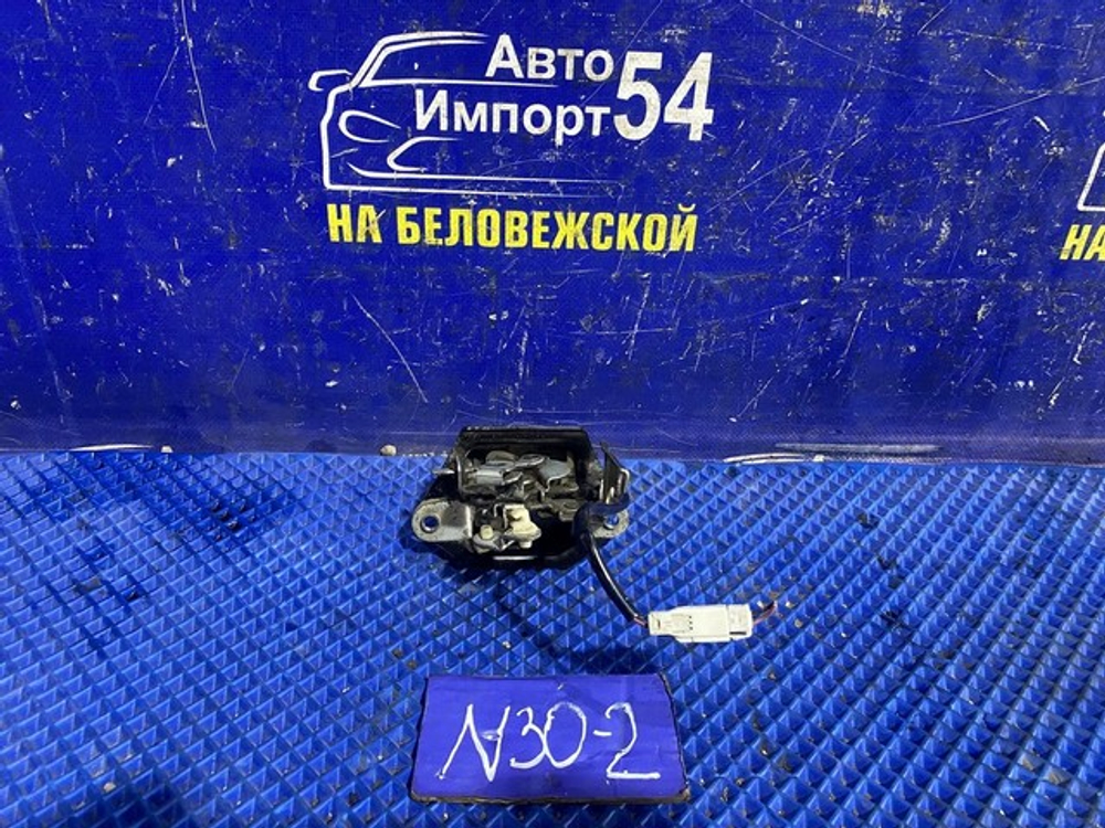 Замок багажника NISSAN R'NESSA 1997