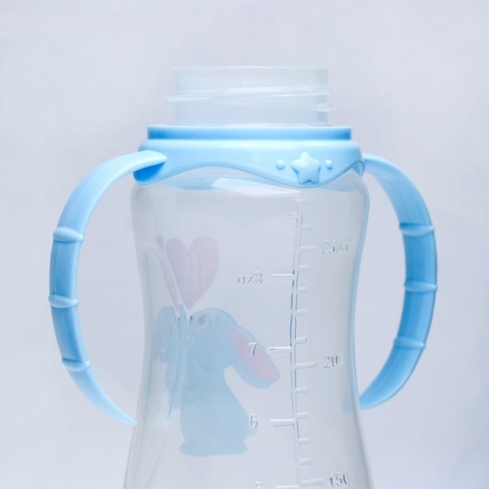 Бутылочку для кормления "Зайки: мамы и малыши" 250 мл приталенная, с ручками   4822607