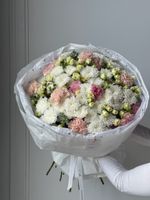 Гранд букет из кустовых роз, лизиантуса и хризантемы