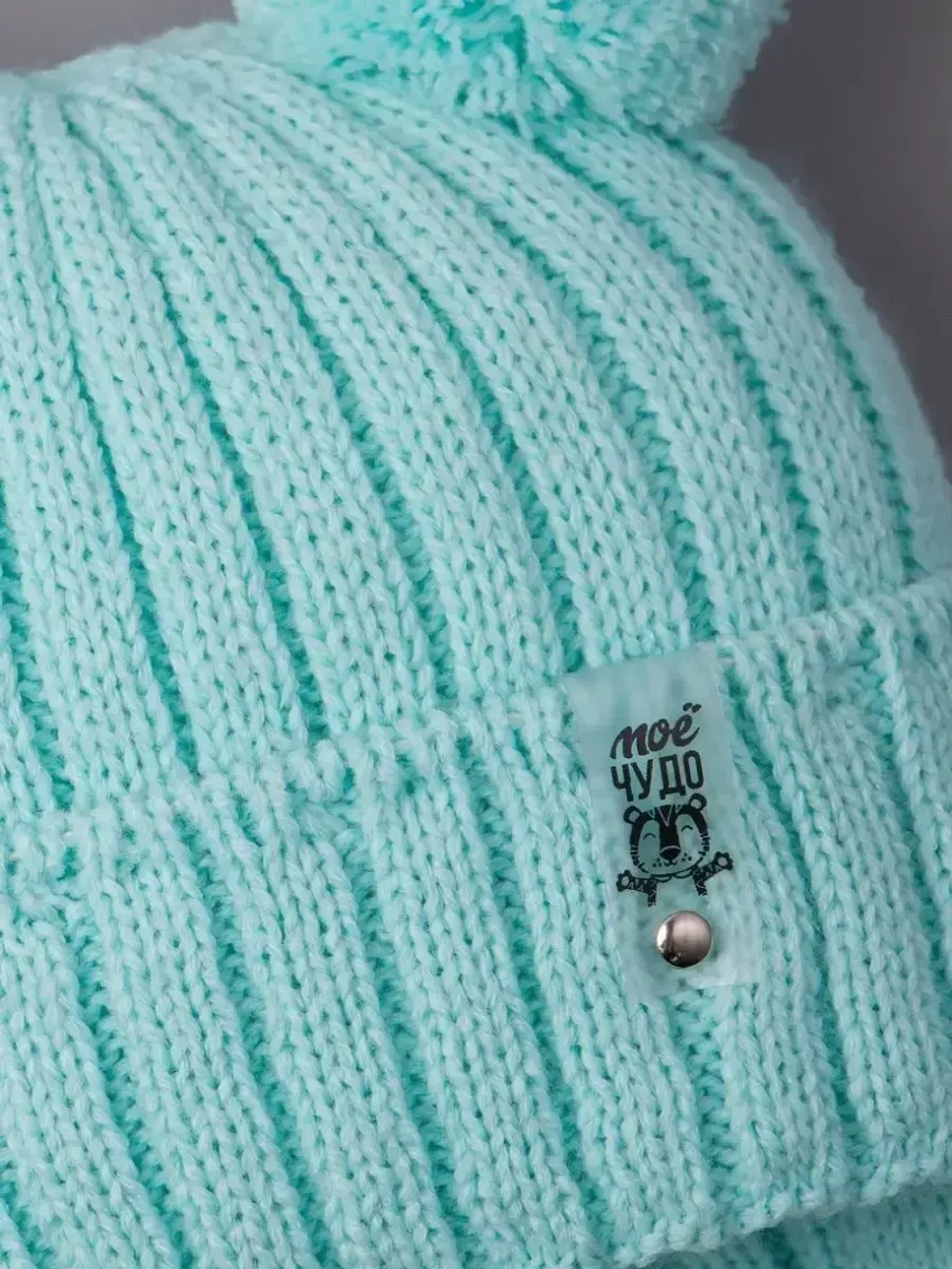 Шапка детская осенняя с завязками и помпонами