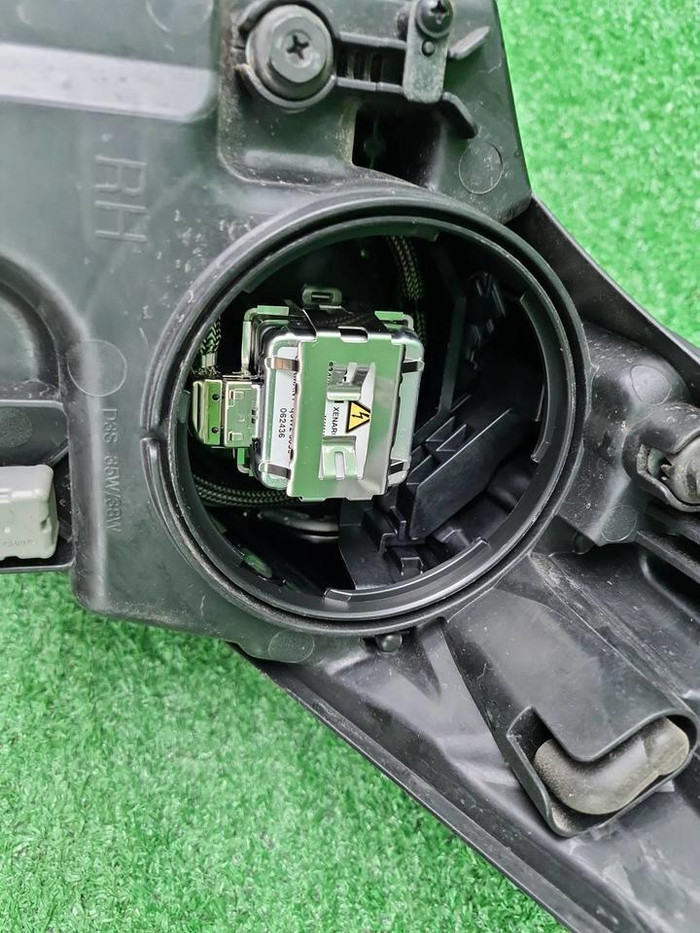 Фара правая Kia Sportage 4 QL (2016-2018) ксенон