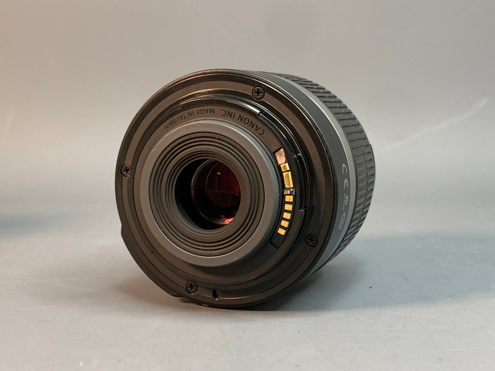 Canon EOS Rebel T2i kit 18-55mm f/3.5-5.6 IS 12.616 Кадров