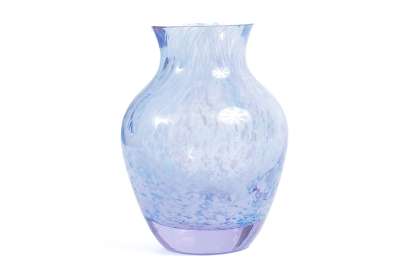 Миниатюрная вазочка из голубого стекла