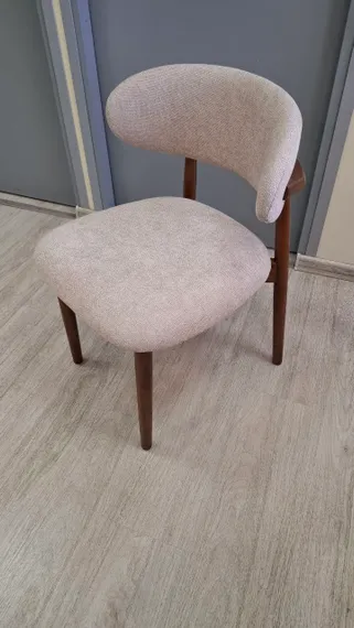 Стул Ando бежевый, ножки орех