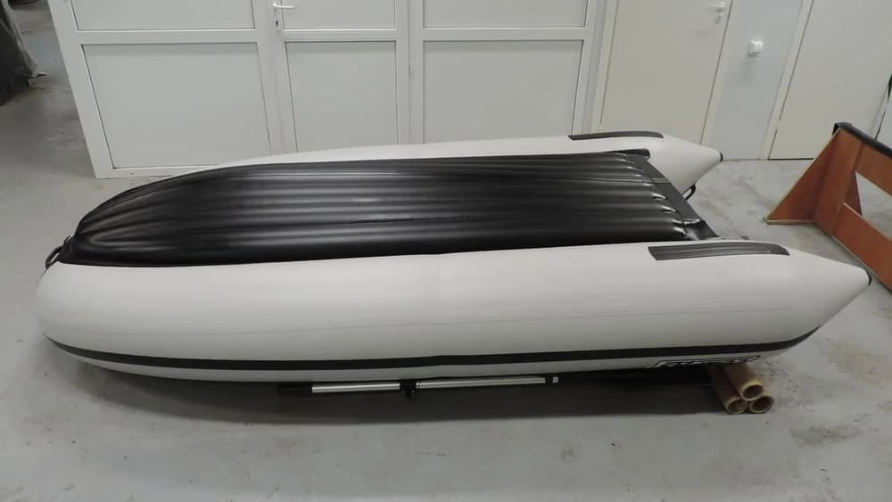 Лодка ПВХ COMPAS 325E + 2х-тактный лодочный мотор MERCURY ME 9.9 MH TMC (247CC)