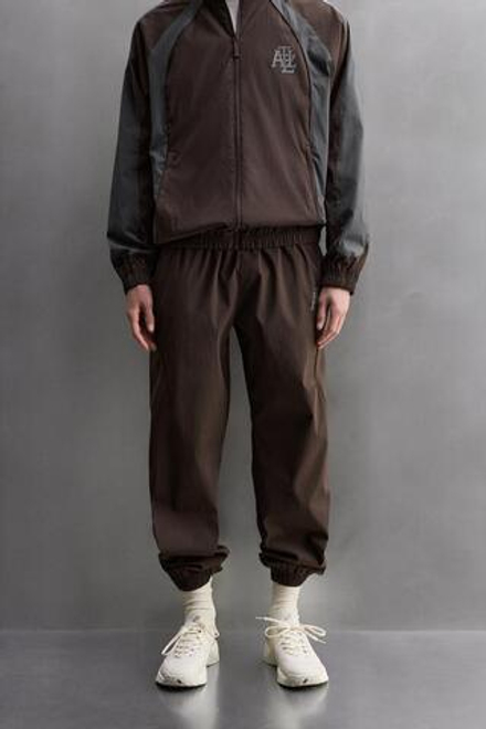 ZARA ФУТБОЛЬНЫЕ БРЮКИ ИЗ ВЫСОКОТЕХНОЛОГИЧНОЙ ТКАНИ В СТИЛЕ КОЛОР-БЛОК, БУРГУНДИ