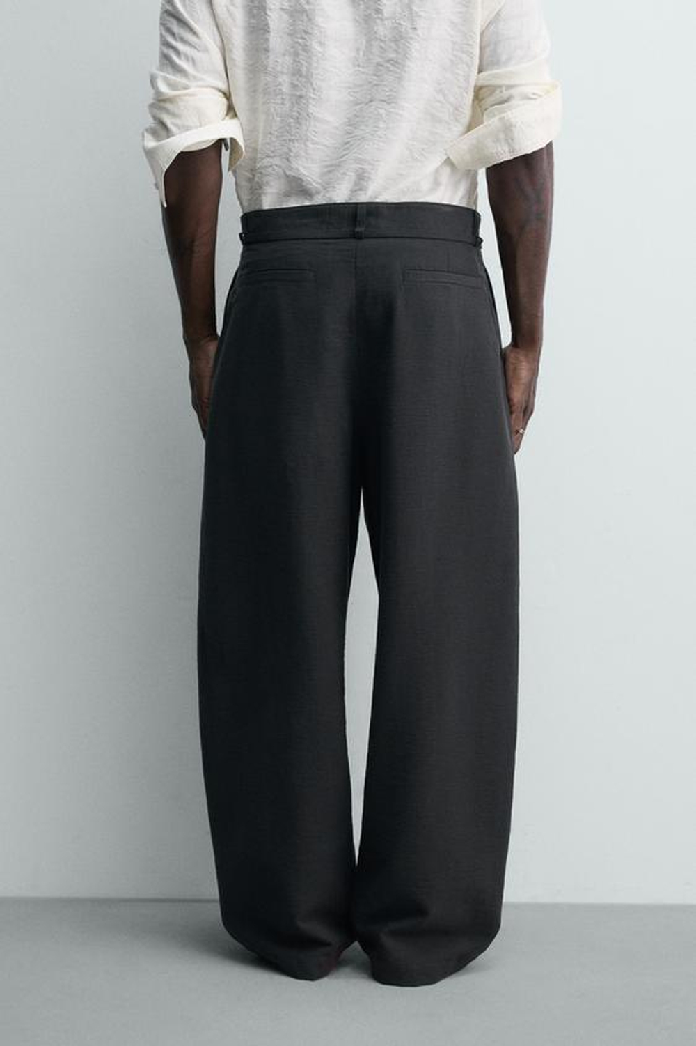 ZARA БРЮКИ BALLOON FIT С ЗАЩИПАМИ И ПОЯСОМ, ЧЕРНЫЙ