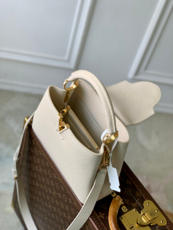 Louis Vuitton Capucines BB