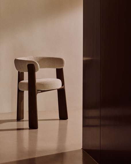 Стул Granite на 3 ножках из бежевого шенилла и массива ясеня в отделке орех