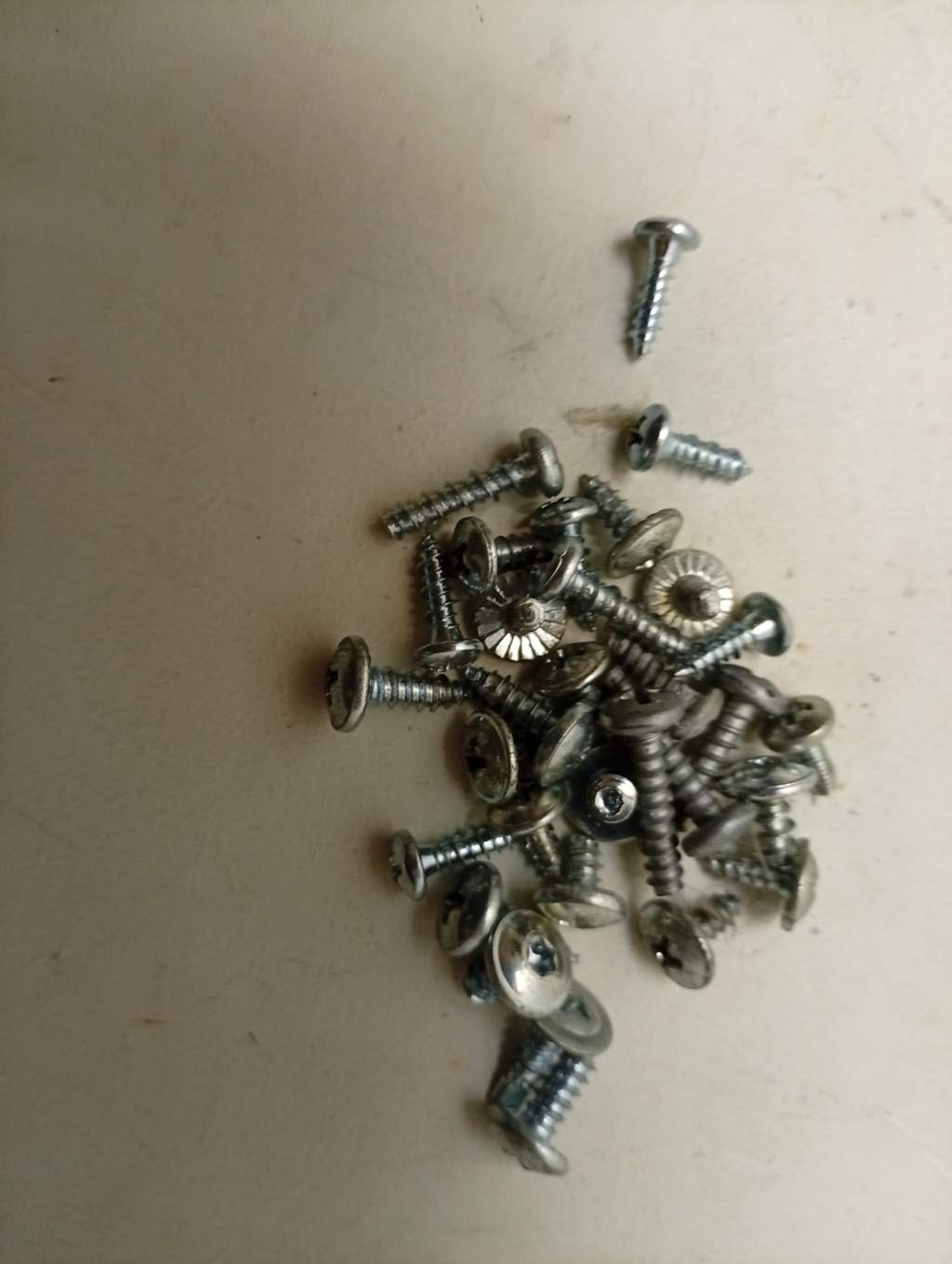 IWUE 4105 CIS кт28 Крепеж, хомуты для стиральной машины Indesit б/у